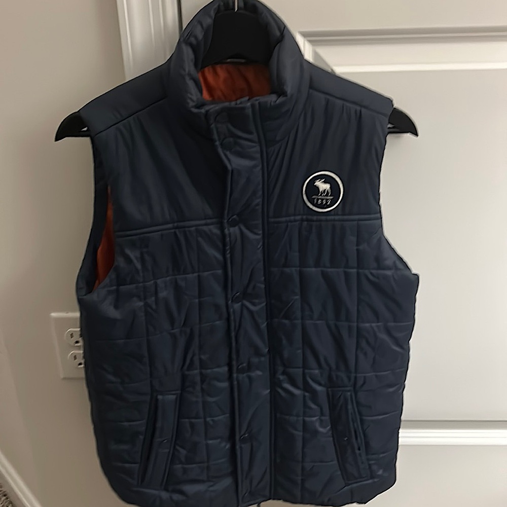 Abercrombie Kid navy blue quilted vest. Size 15/16